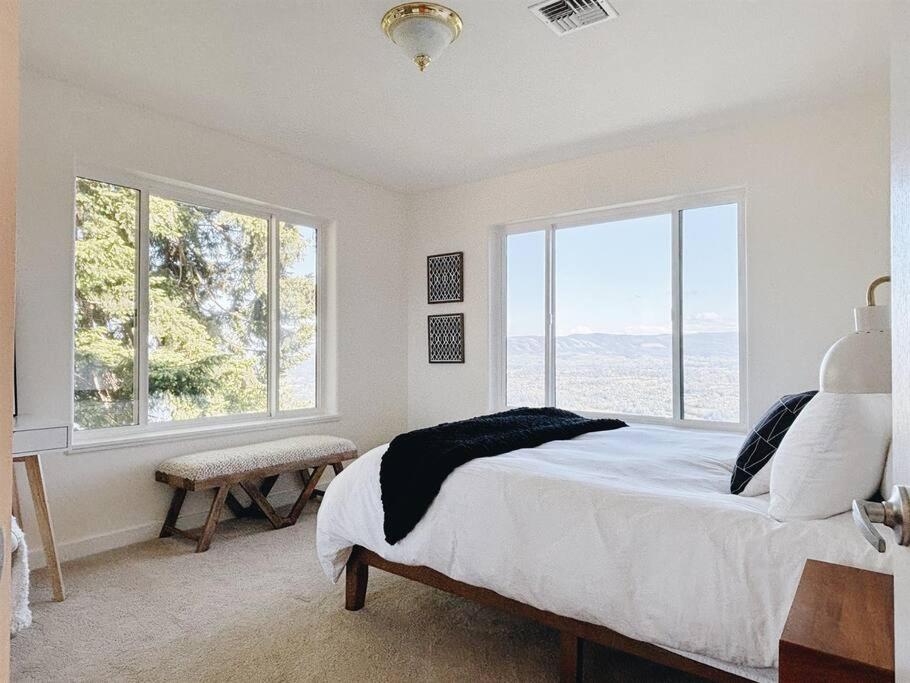 Jaw Drop View! Mt Hood! Fire Pit, Family Friendly view 4