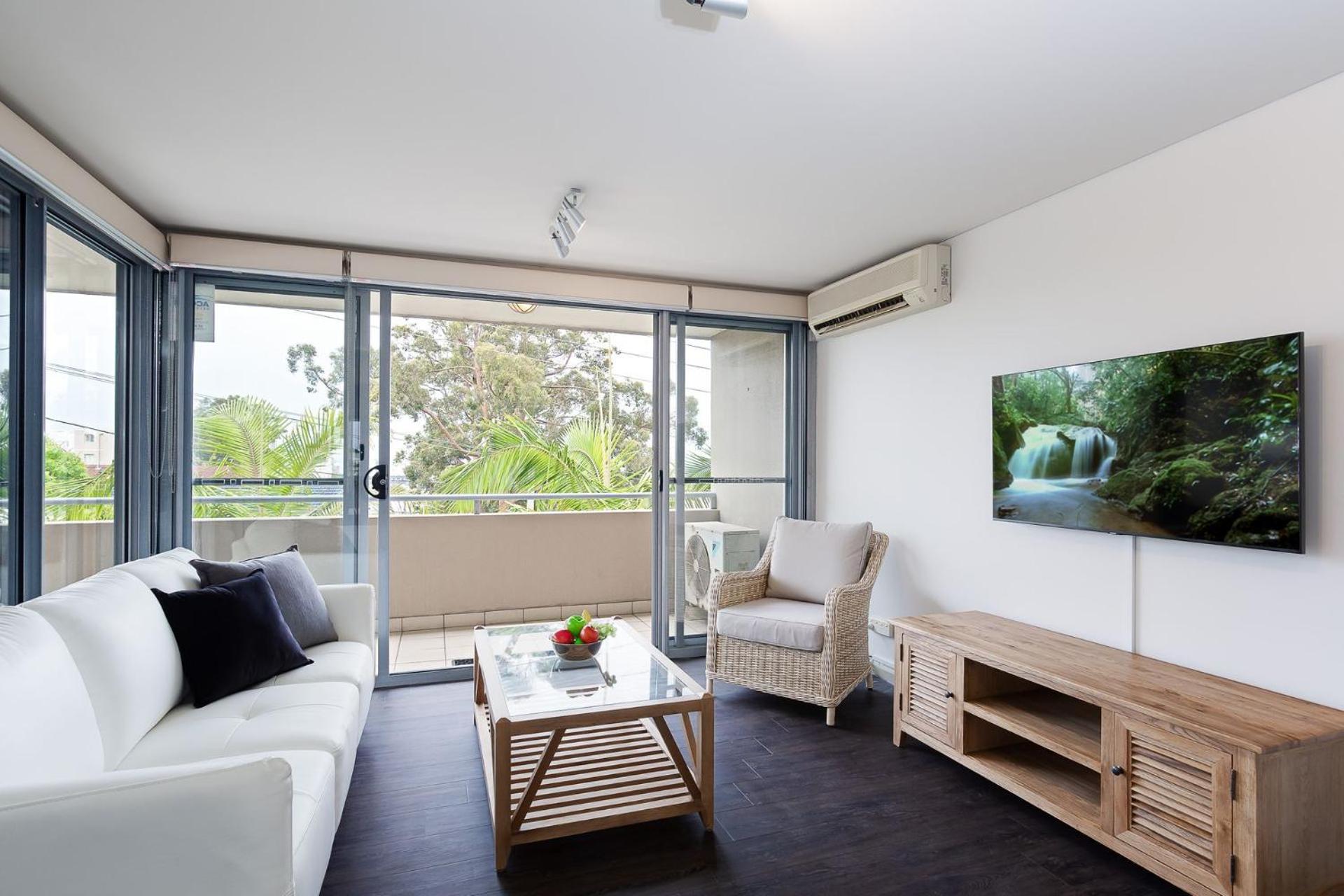 Bayview Apartments 10 42 Stockton St - Stylish apartment with air conditioning and Wi-Fi conveniently located in the heart of Nelson Bay