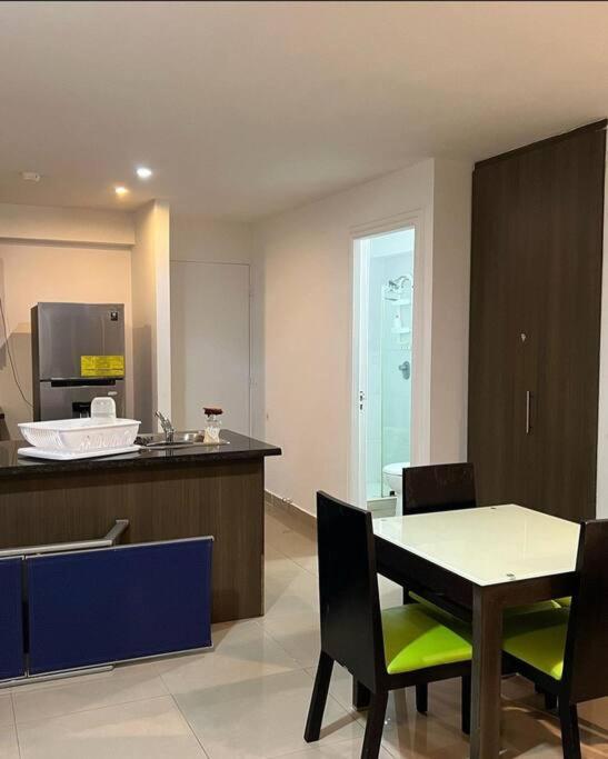 Apartamento con piscina view 5