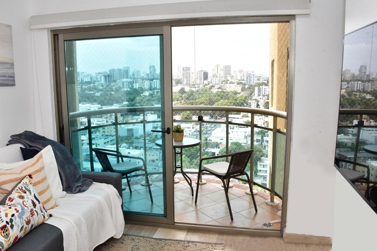 Spectacular Condominium between the city and the sea