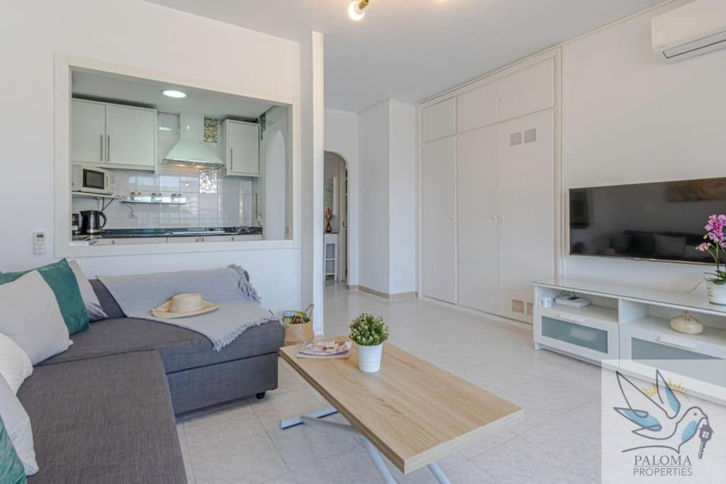 Wonderful Apt 2 BDR with Great Location view 3