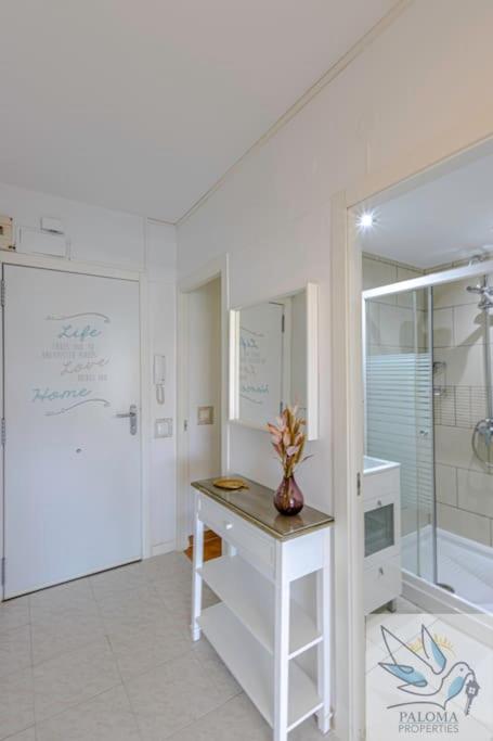 Wonderful Apt 2 BDR with Great Location view 4