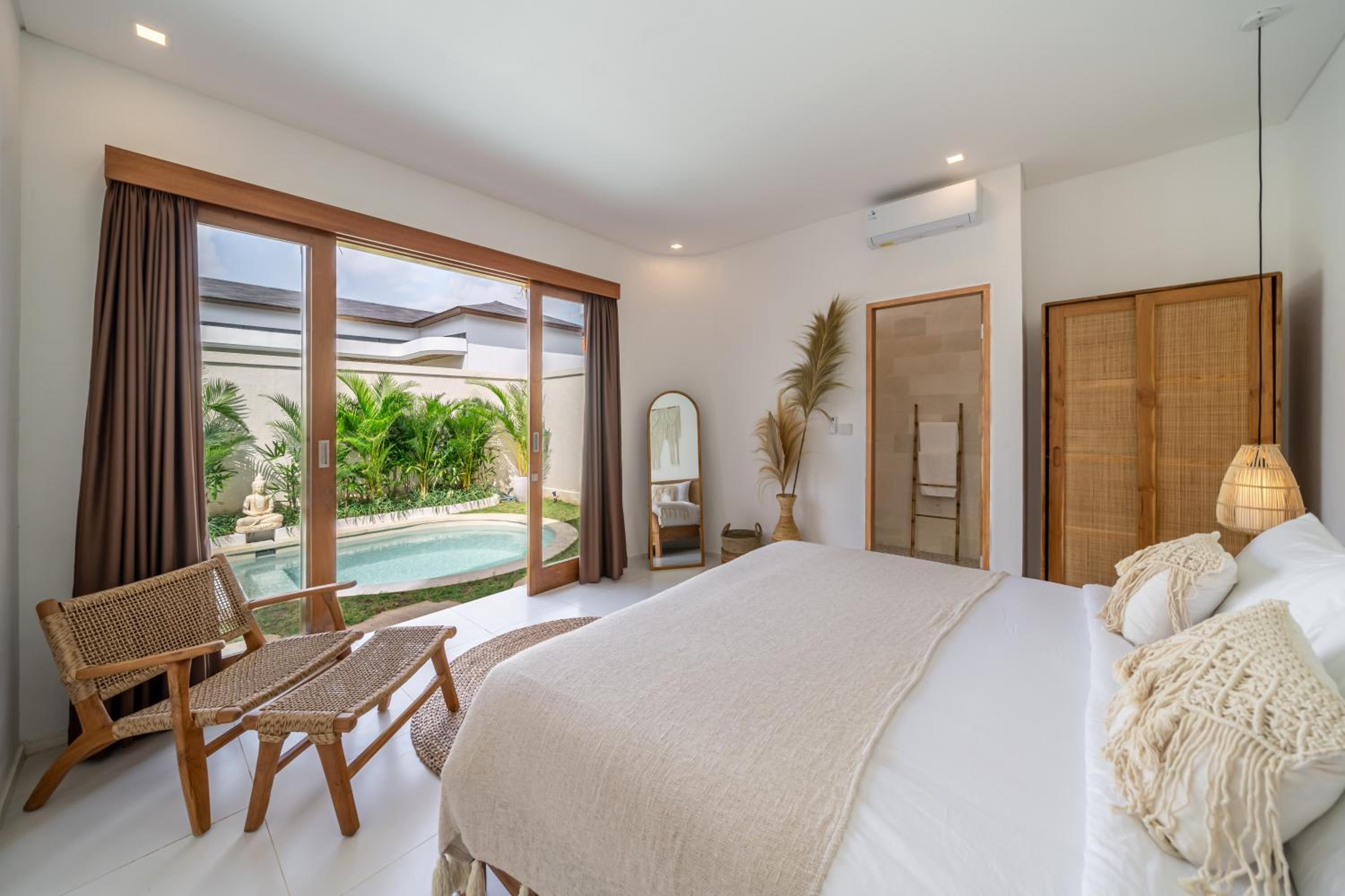 Nooky 1 - 2BR Villa with HUGE Pool