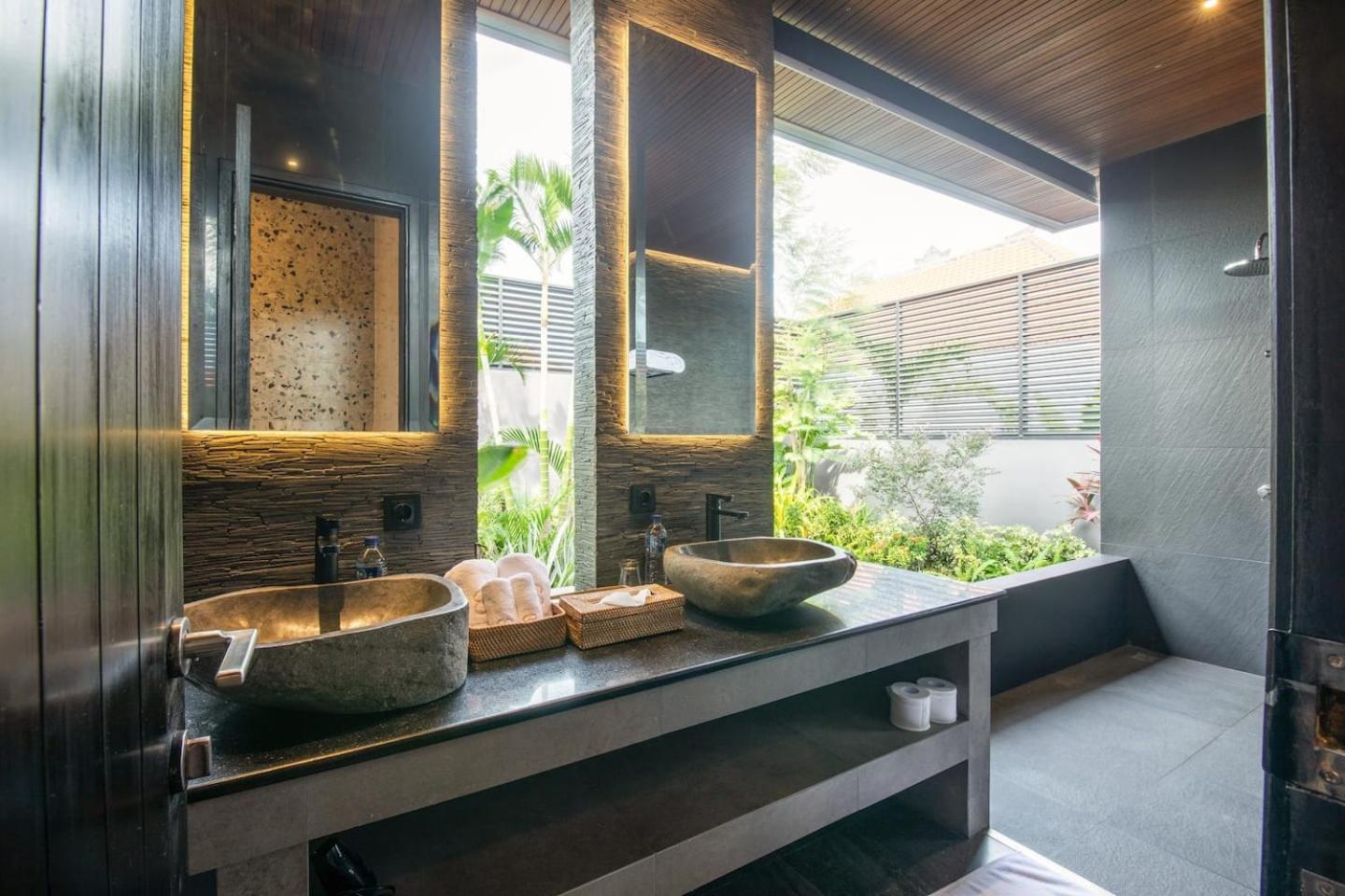 Exquisite 5BR Villa Premier Luxury in Seminyak