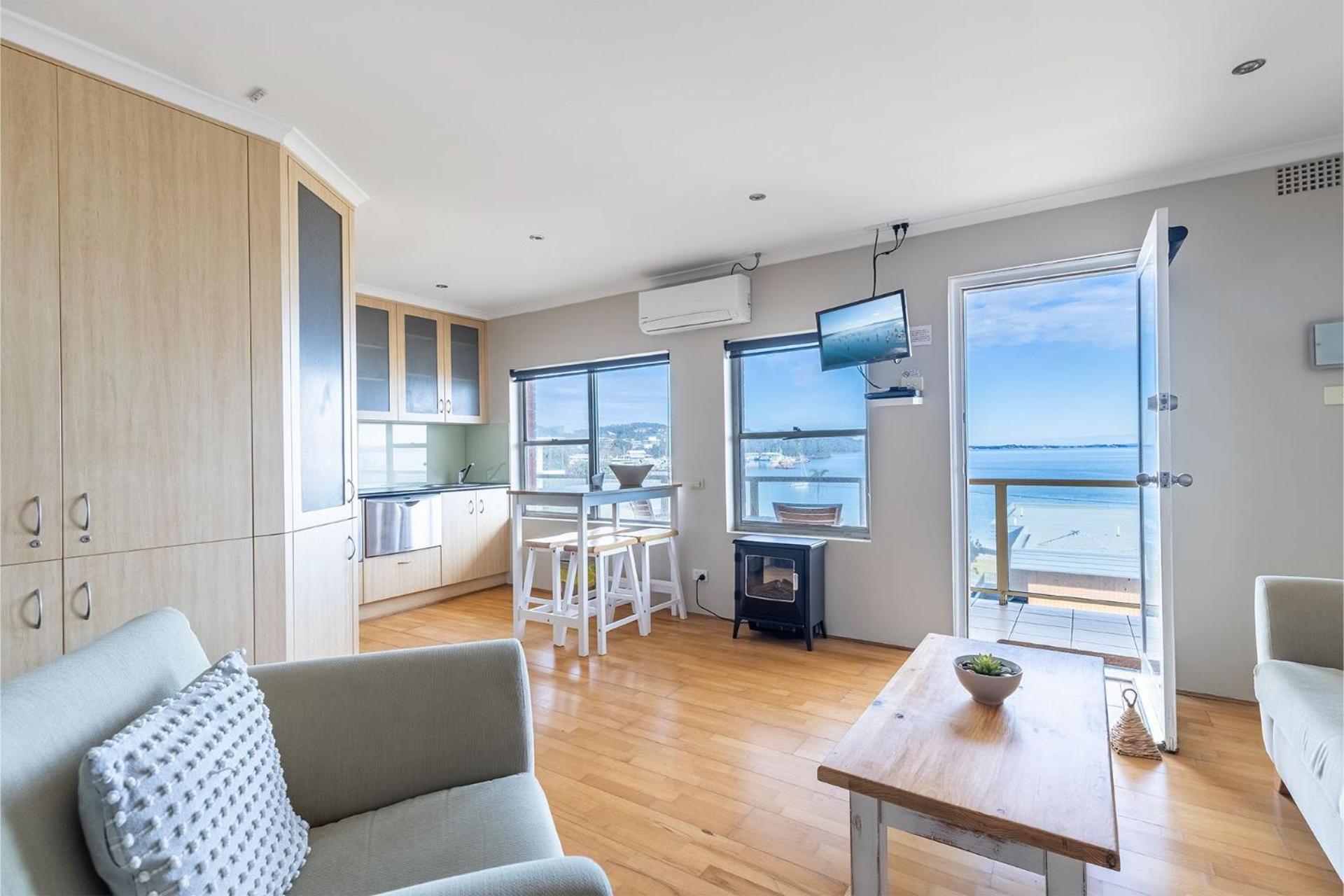 Blue Vista,9,13 Victoria Parade - Studio with stunning water views and air conditioning