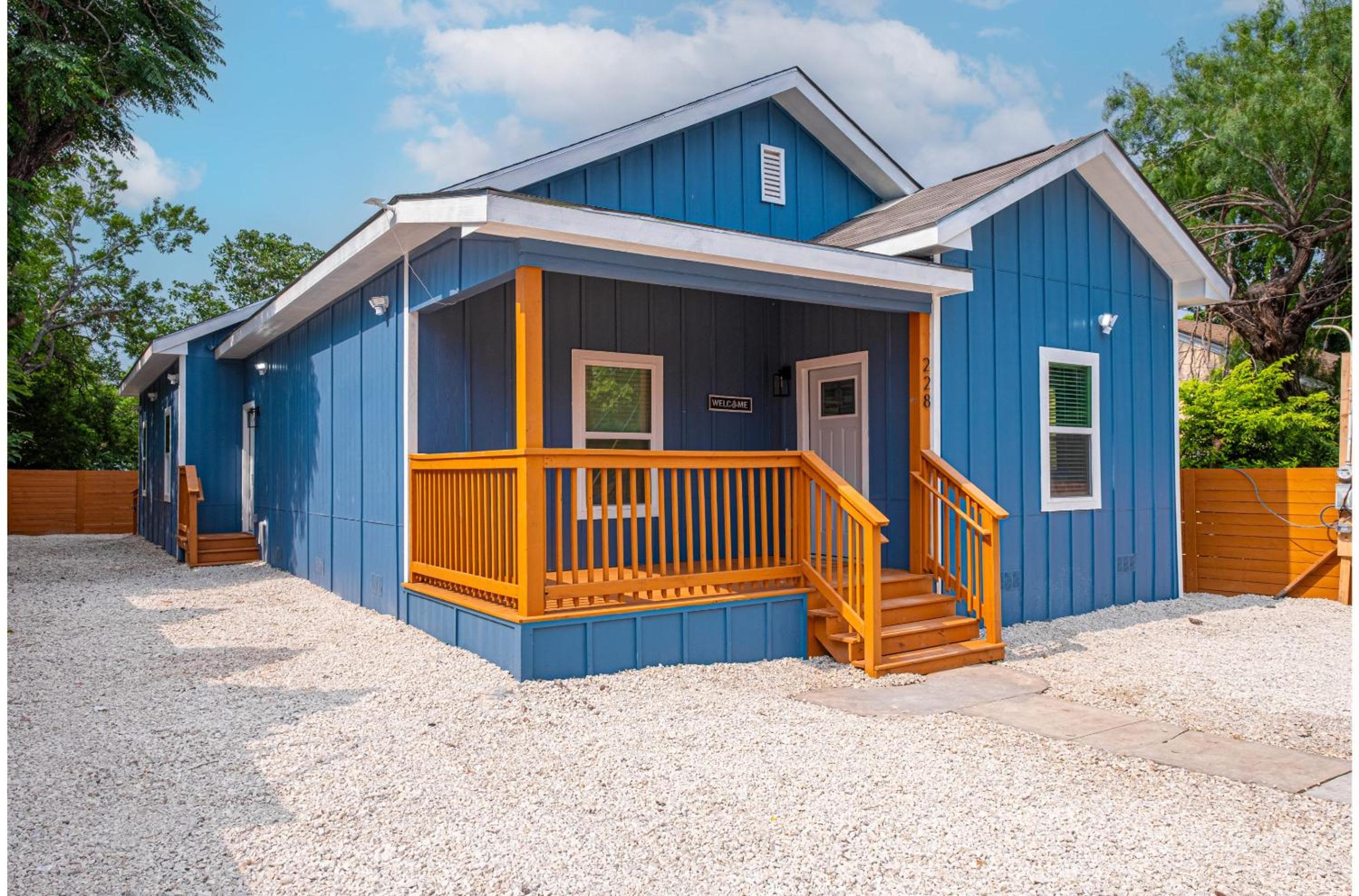 Comfort and Style 4BR3BA Near Riverwalk and Dtown view 3