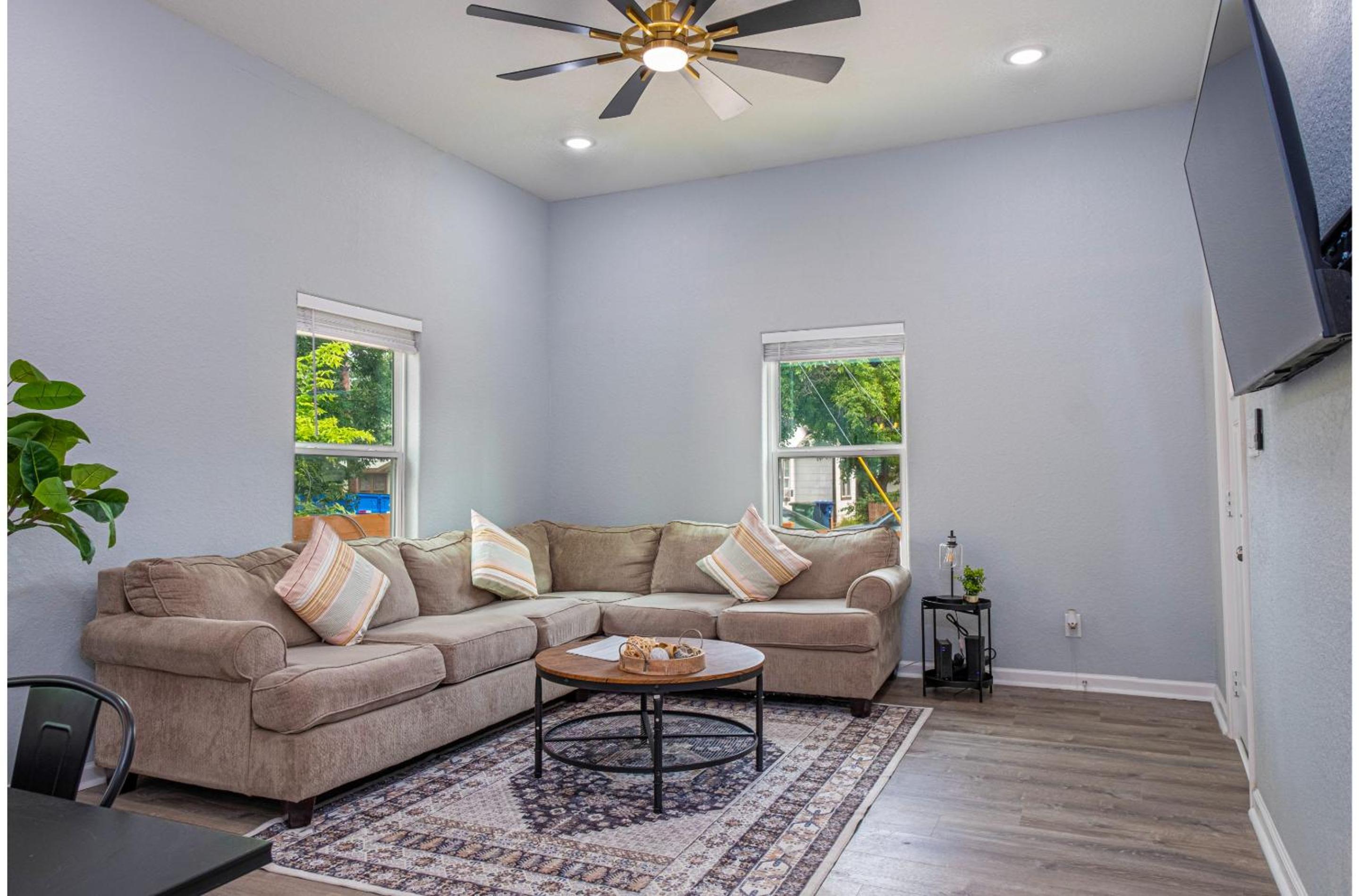 Comfort and Style 4BR3BA Near Riverwalk and Dtown view 5