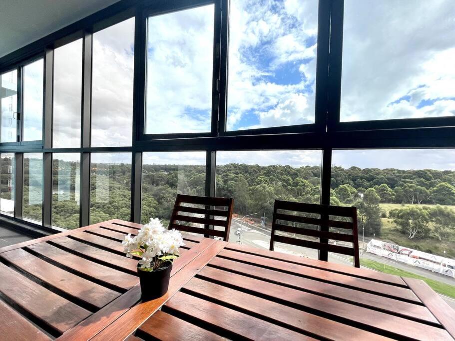Scenic Skyline view2BR APT close to OlympicPark