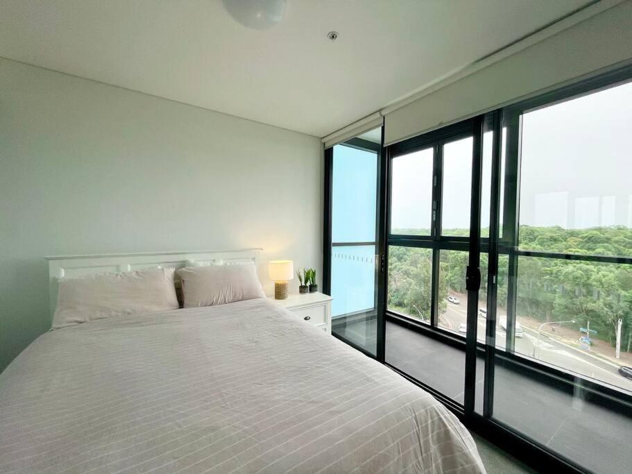 Scenic Skyline view2BR APT close to OlympicPark