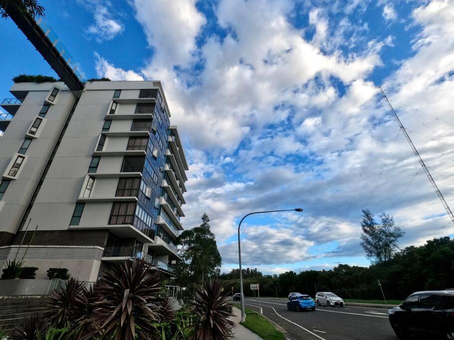 Scenic Skyline view2BR APT close to OlympicPark