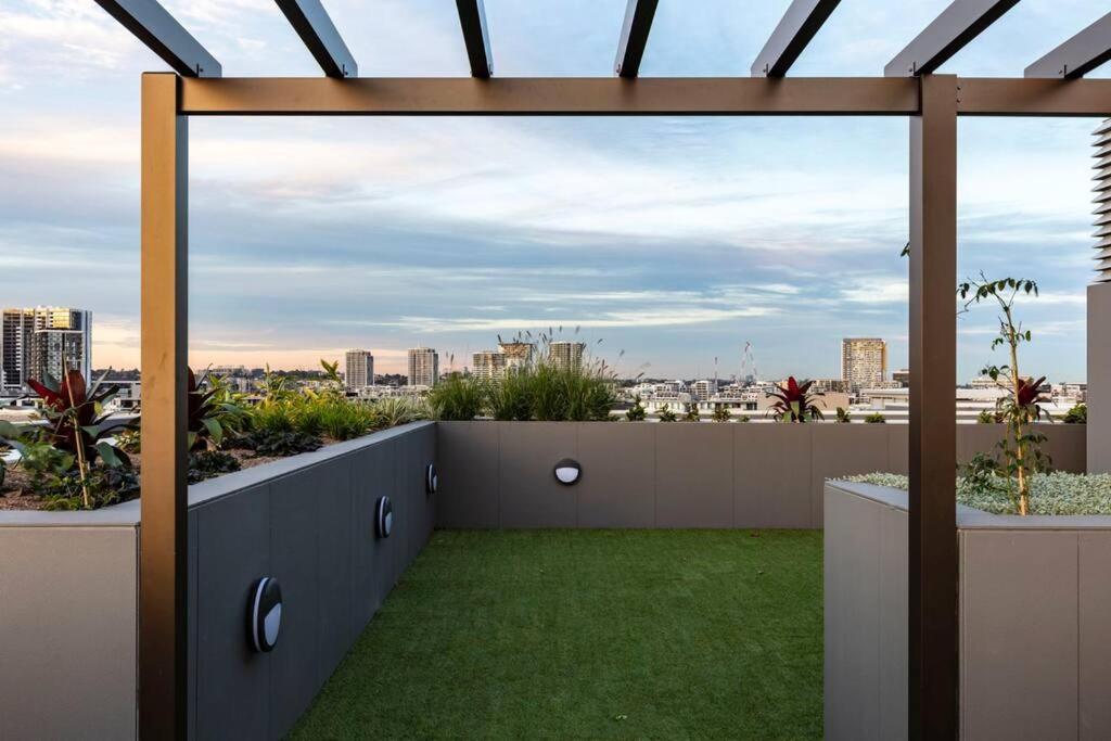 Scenic Skyline view2BR APT close to OlympicPark