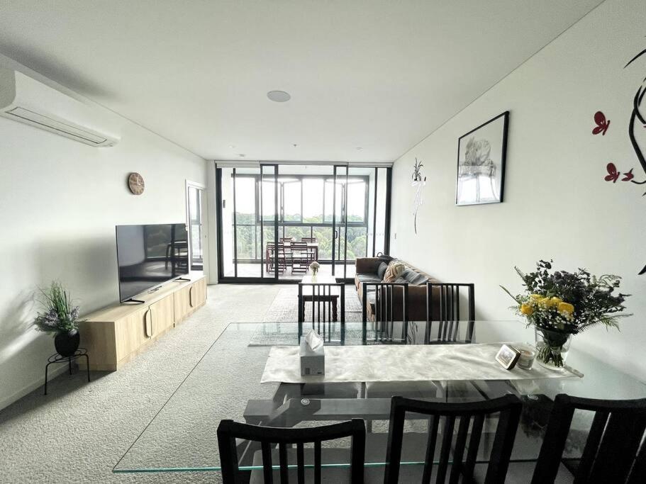 Scenic Skyline view2BR APT close to OlympicPark