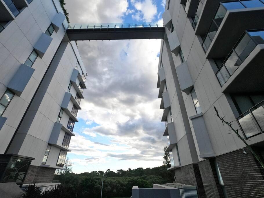 Scenic Skyline view2BR APT close to OlympicPark