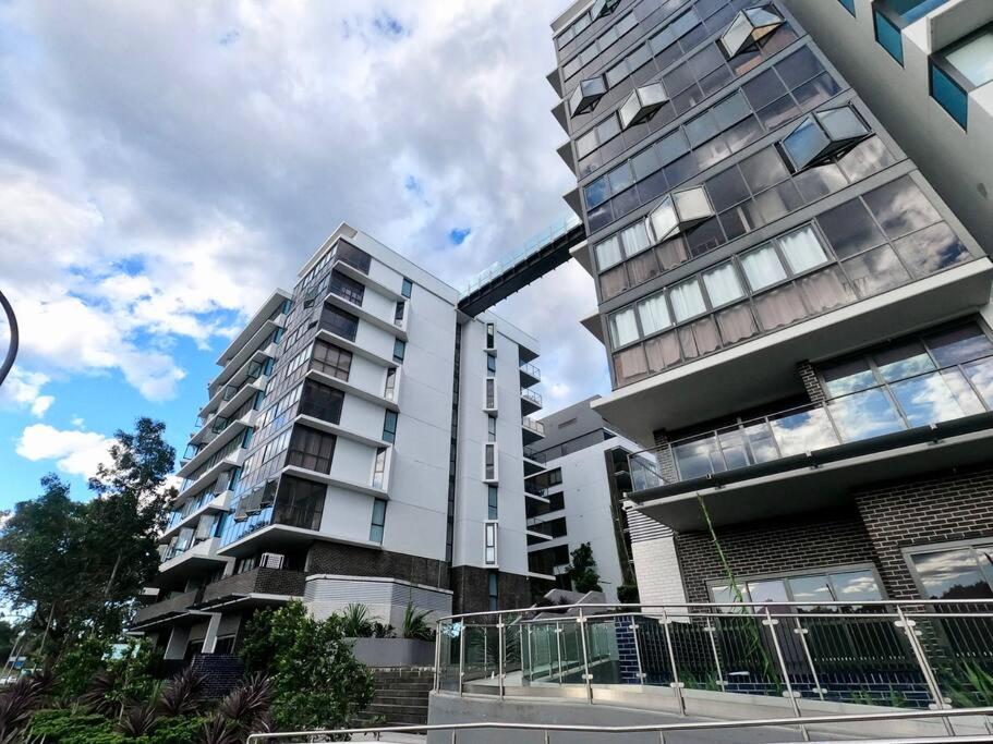 Scenic Skyline view2BR APT close to OlympicPark