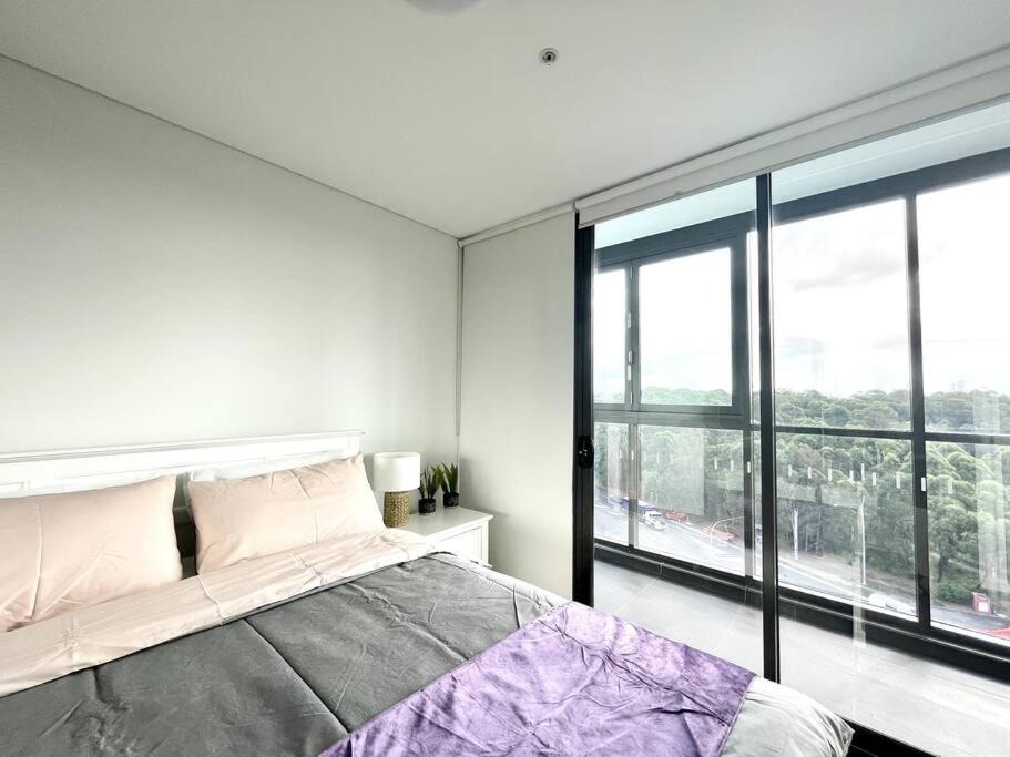 Scenic Skyline view2BR APT close to OlympicPark