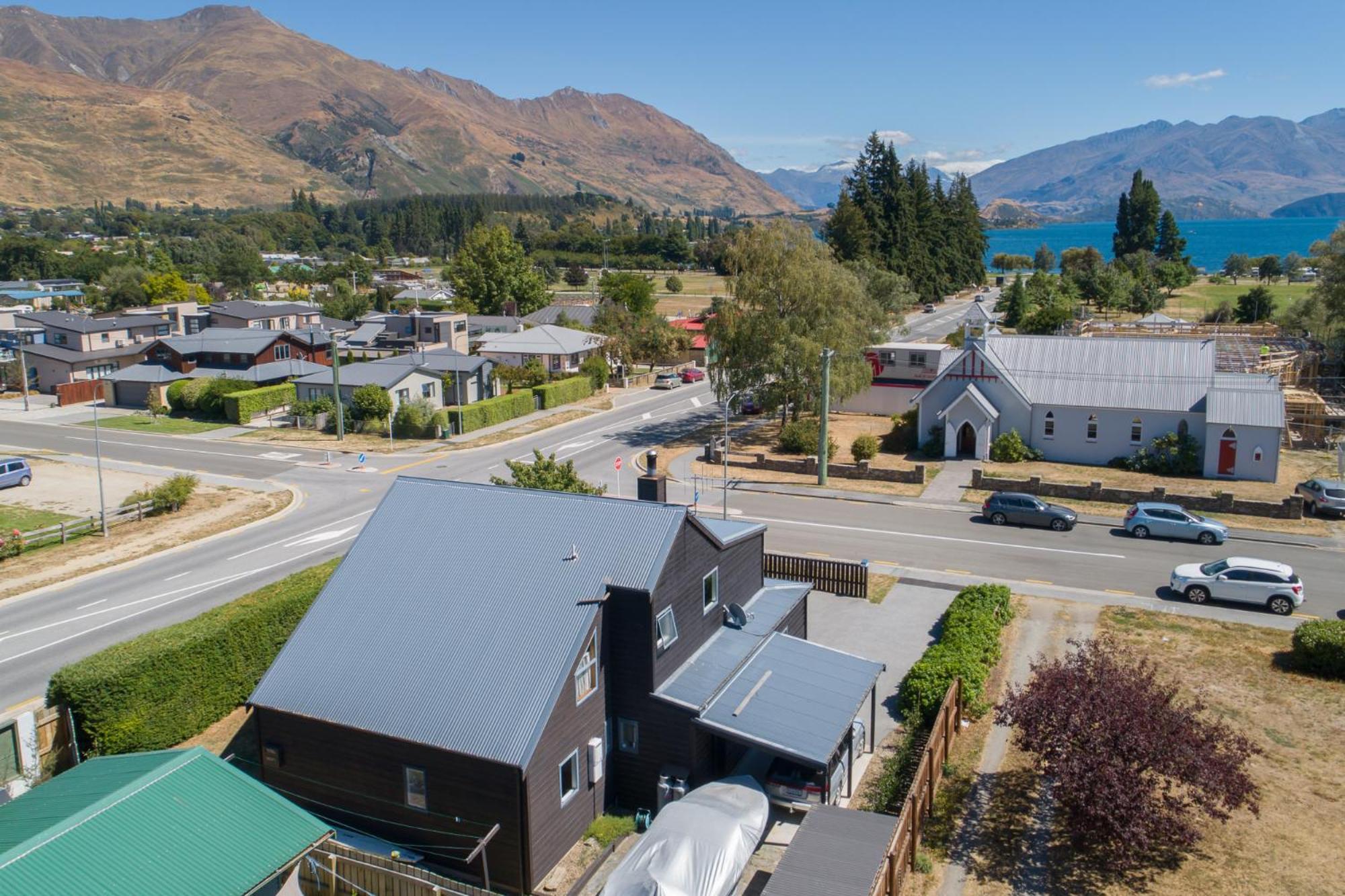 Central Wānaka Retreat | Close to the lake! view 2