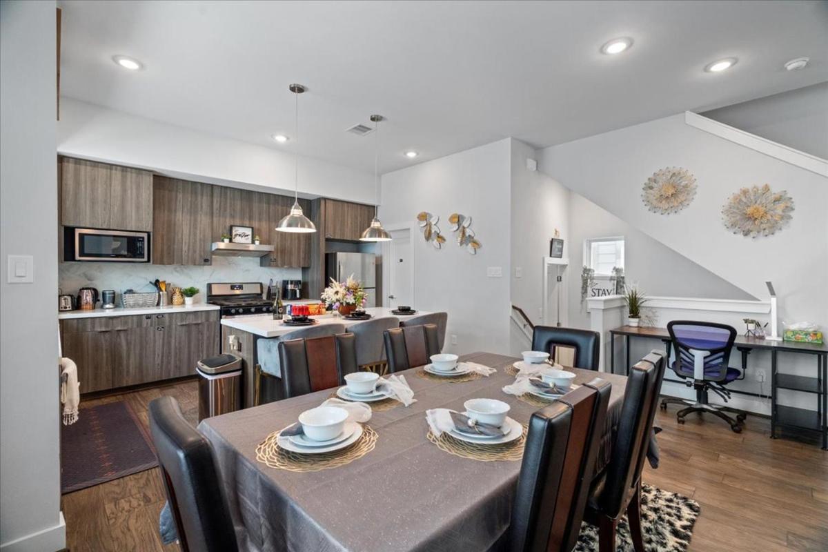 3BR Ensuite in Galleria 15 Min to FIFA Sleeps 6 view 2