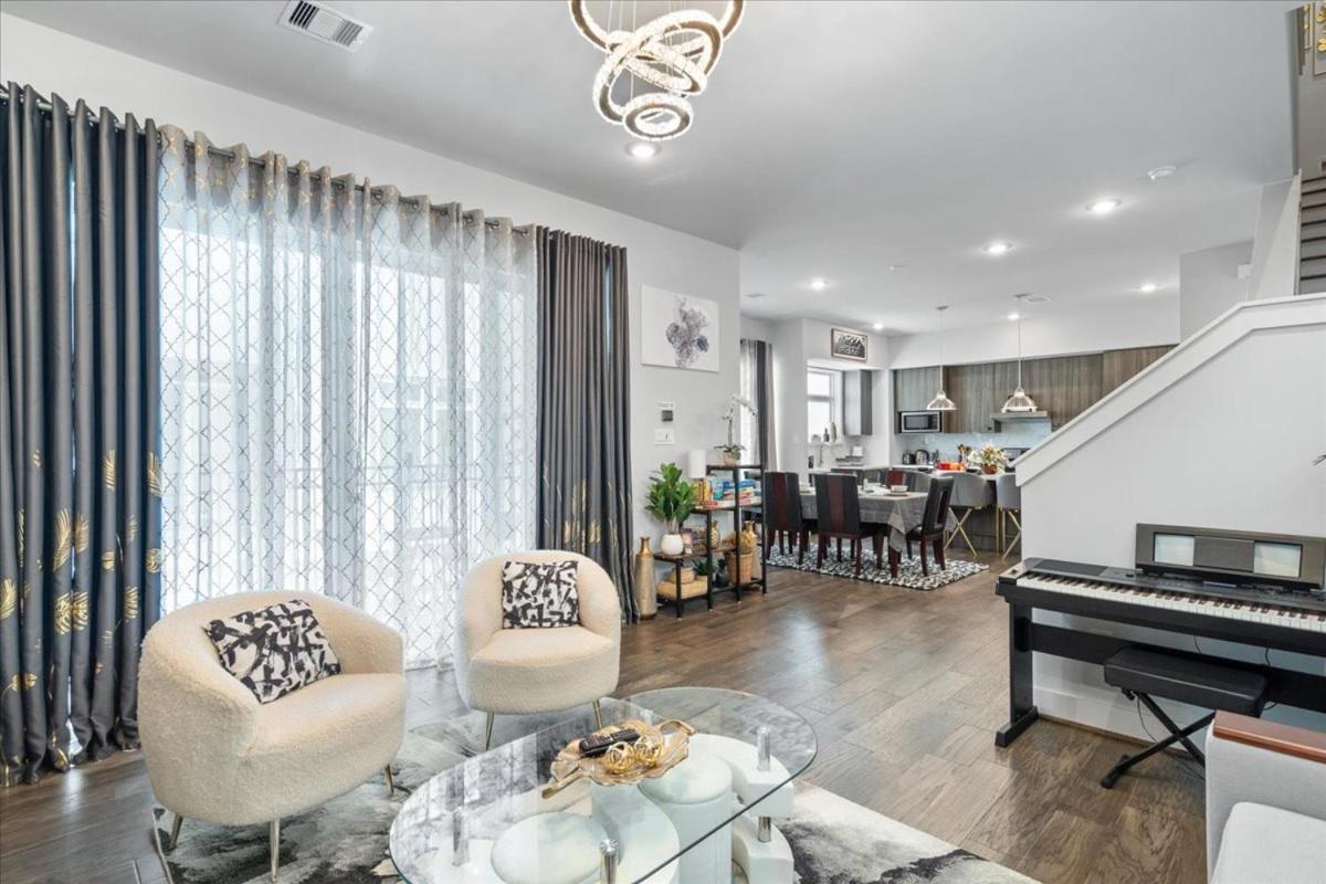 3BR Ensuite in Galleria 15 Min to FIFA Sleeps 6 view 4