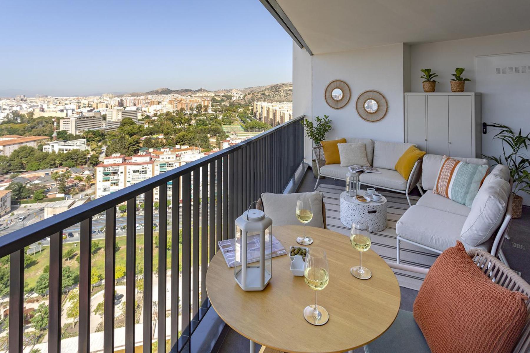 -MalagaSunApts-UrbanSKy Crazy Views