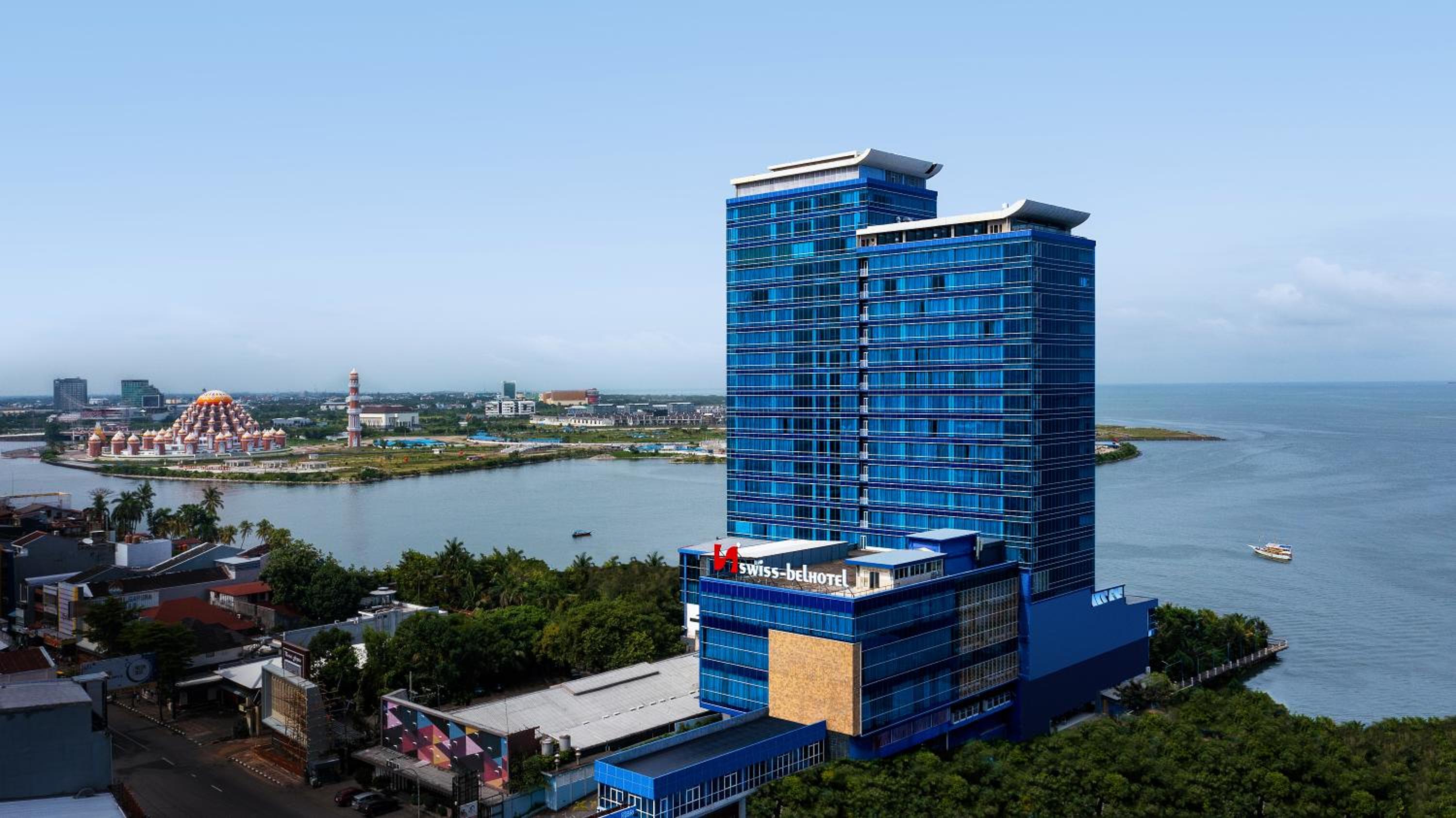 Hotel Swiss-Belhotel Makassar - Image 1