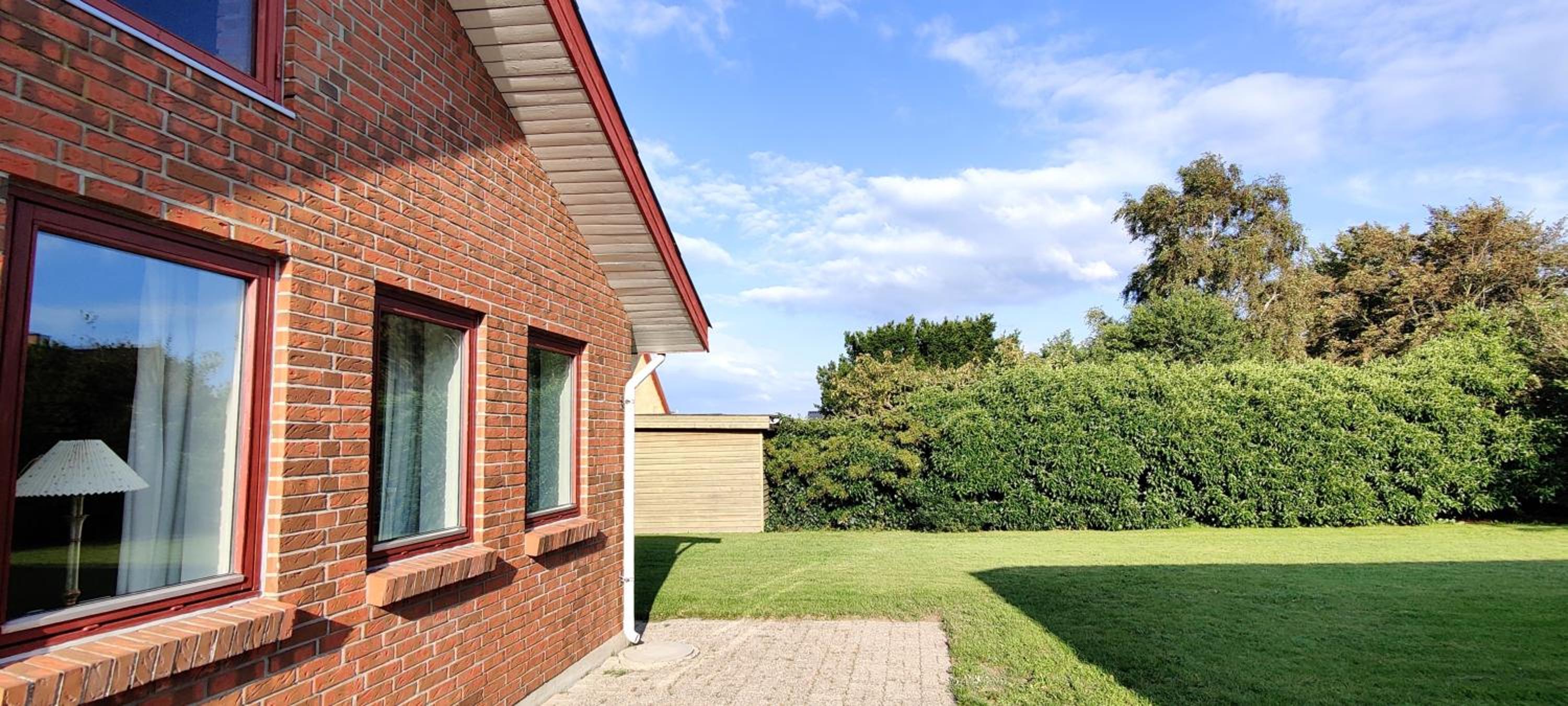 Havhuset I Øster Hurup - i byen, ved stranden view 5