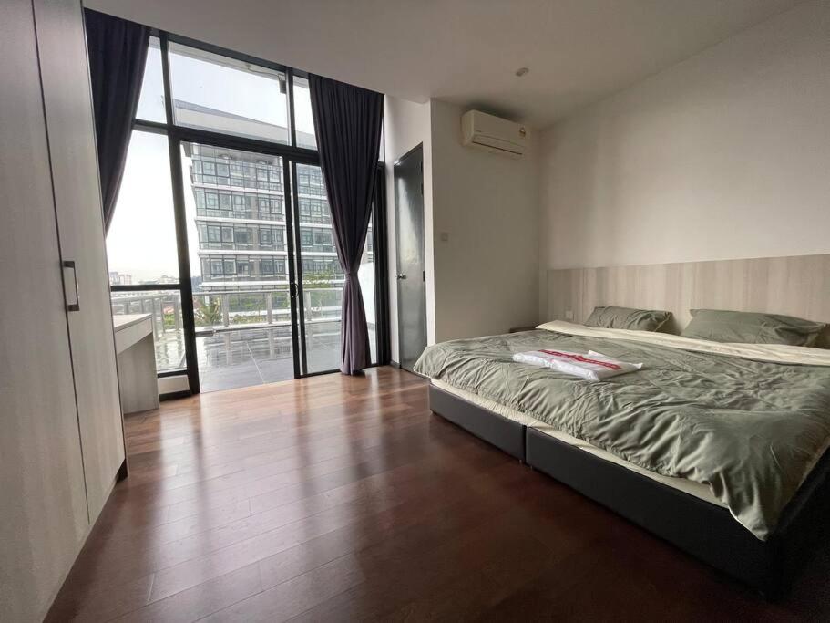 2-4 pax Studio with Private Karaoke, Private BBQ, Pool & GYM