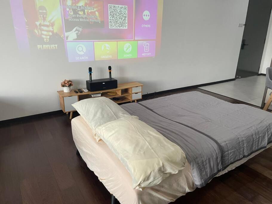 2-4 pax Studio with Private Karaoke, Private BBQ, Pool & GYM