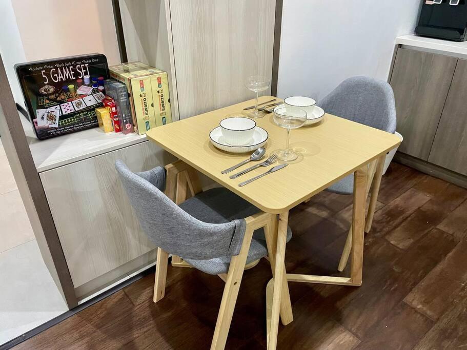 2-4 pax Studio with Private Karaoke, Private BBQ, Pool & GYM