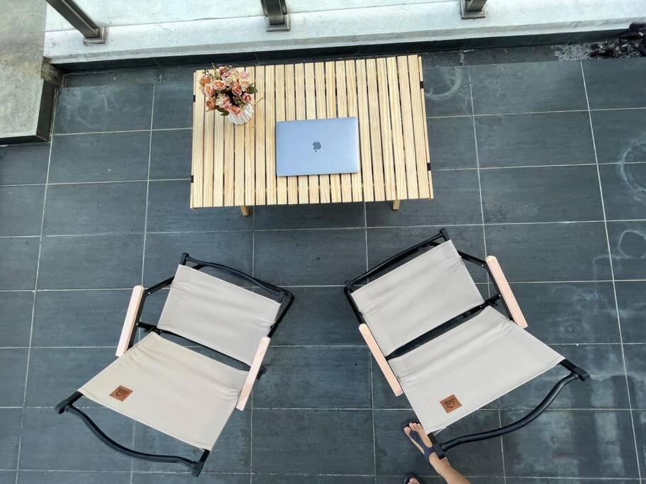 2-4 pax Studio with Private Karaoke, Private BBQ, Pool & GYM
