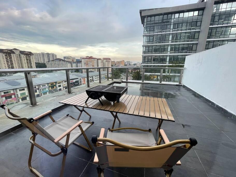 2-4 pax Studio with Private Karaoke, Private BBQ, Pool & GYM