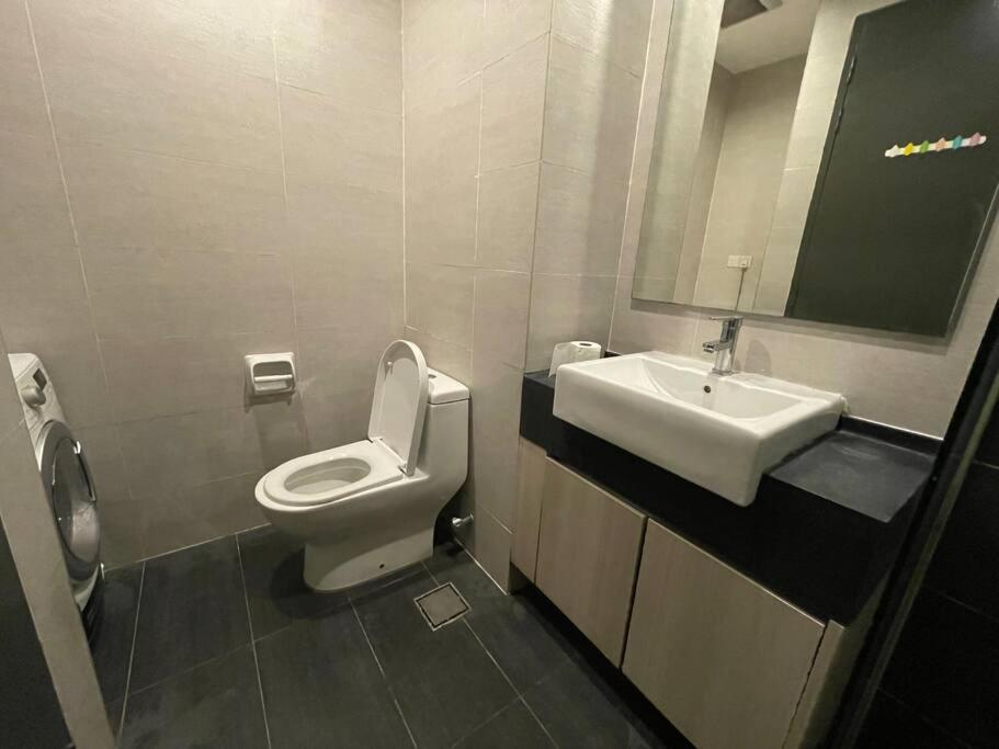 2-4 pax Studio with Private Karaoke, Private BBQ, Pool & GYM