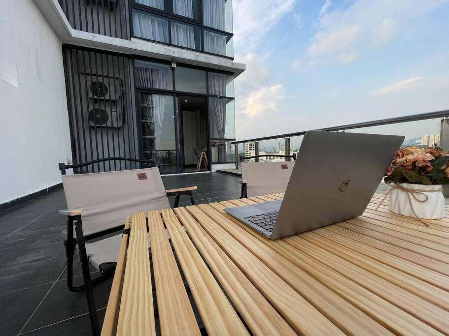 2-4 pax Studio with Private Karaoke, Private BBQ, Pool & GYM