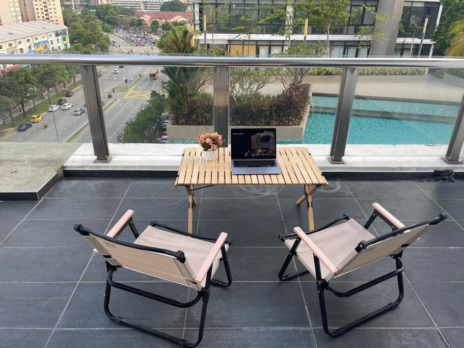2-4 pax Studio with Private Karaoke, Private BBQ, Pool & GYM