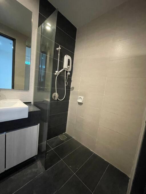 2-4 pax Studio with Private Karaoke, Private BBQ, Pool & GYM