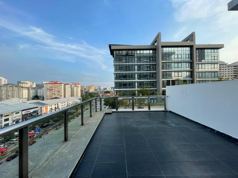 2-4 pax Studio with Private Karaoke, Private BBQ, Pool & GYM