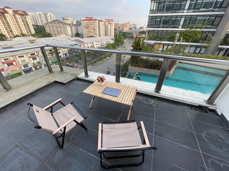 2-4 pax Studio with Private Karaoke, Private BBQ, Pool & GYM