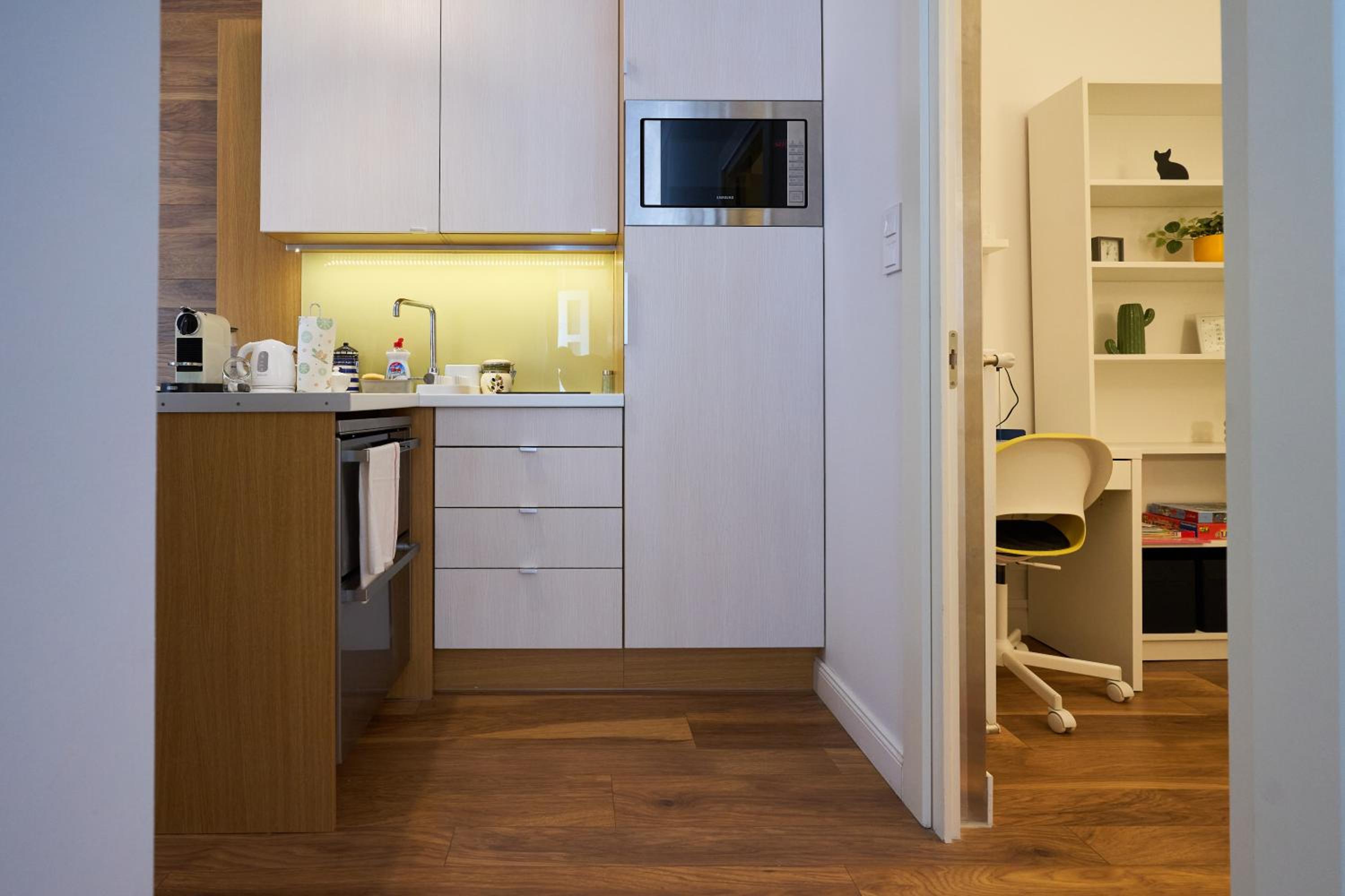 Giselle Apartment with Private Parking