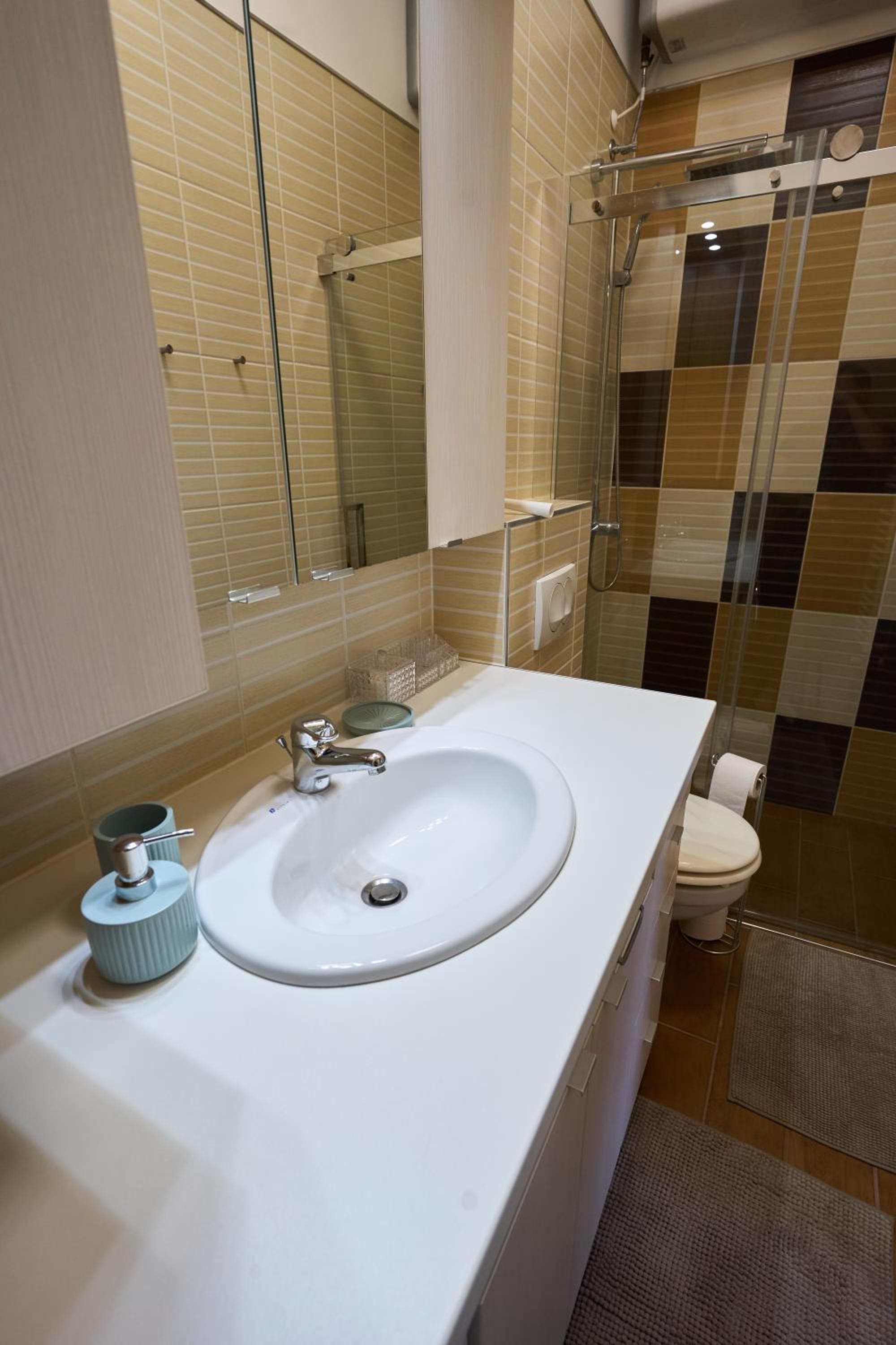 Giselle Apartment with Private Parking