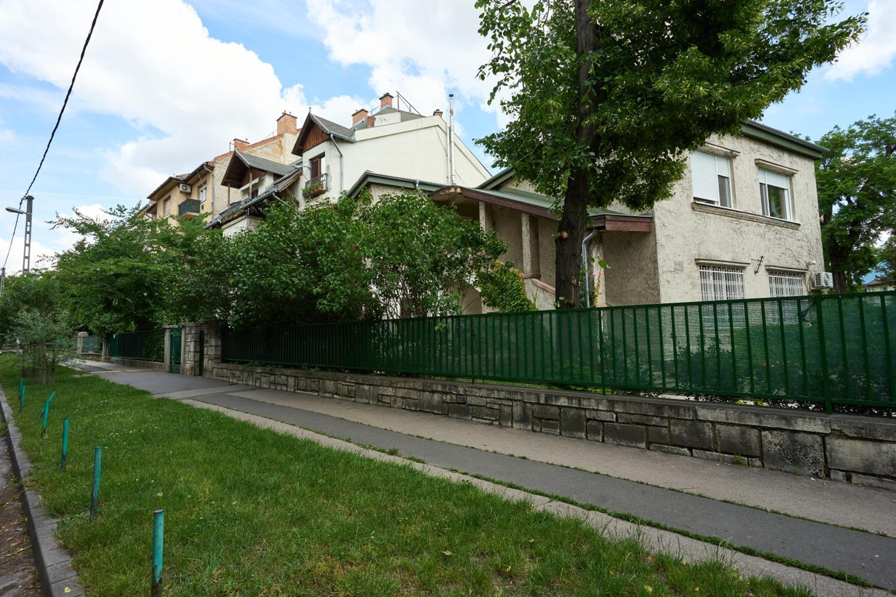 Giselle Apartment with Private Parking