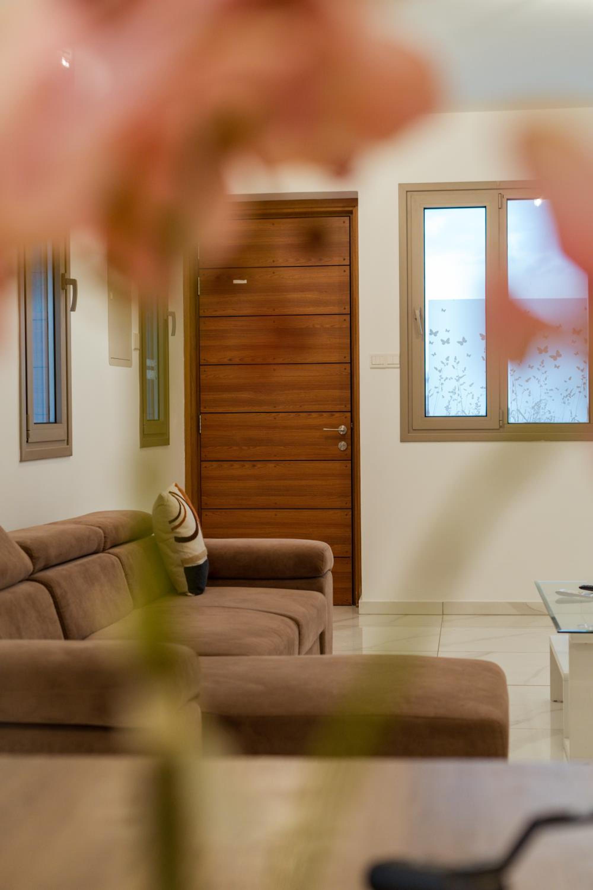 Hubstay - Seaview Villa Oriana in Larnaca