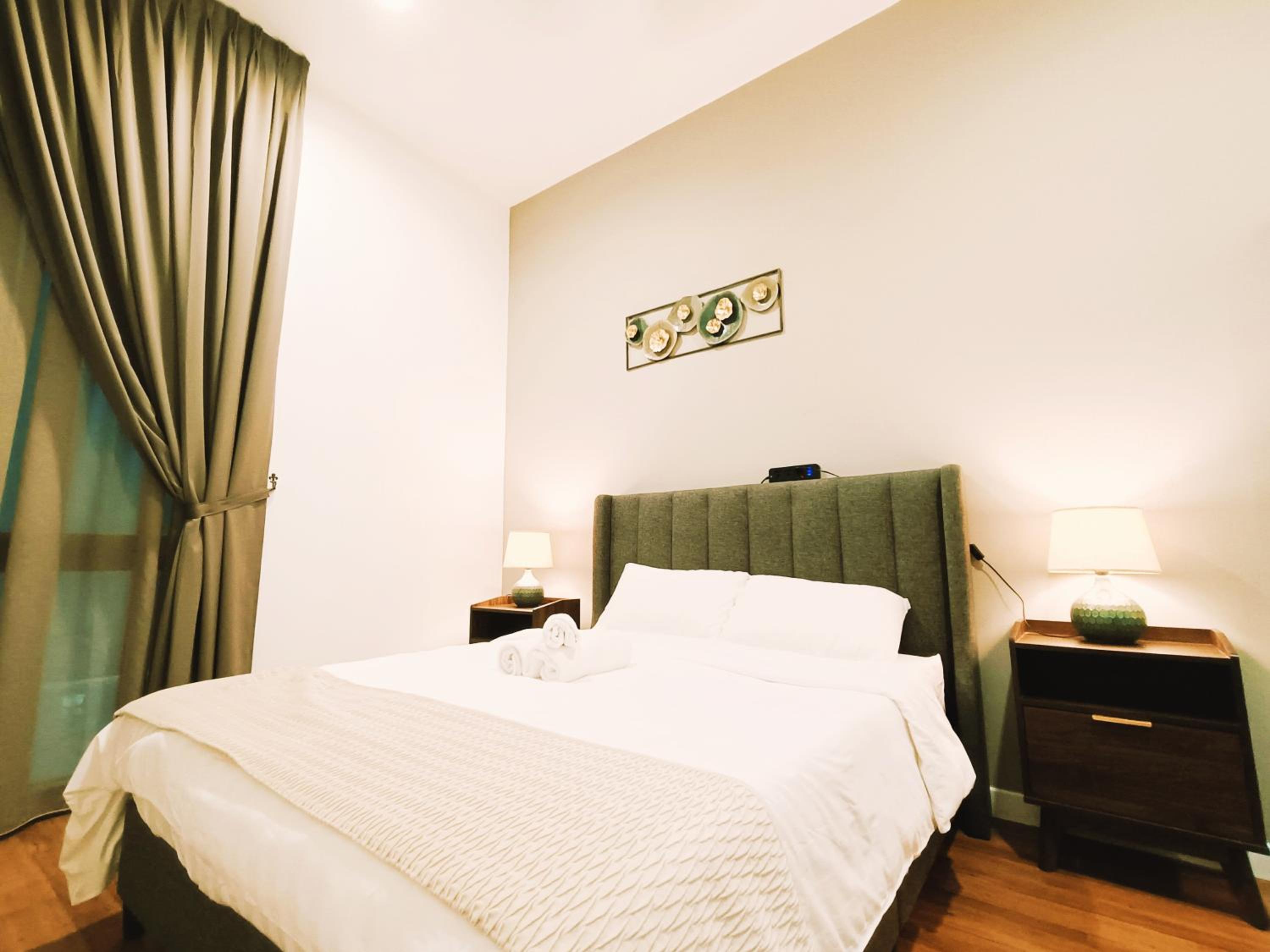 7 Kuala Lumpur City for 4 to 12 PAX of 4 BEDROOMS and 3 BATHROOMS near KLCC