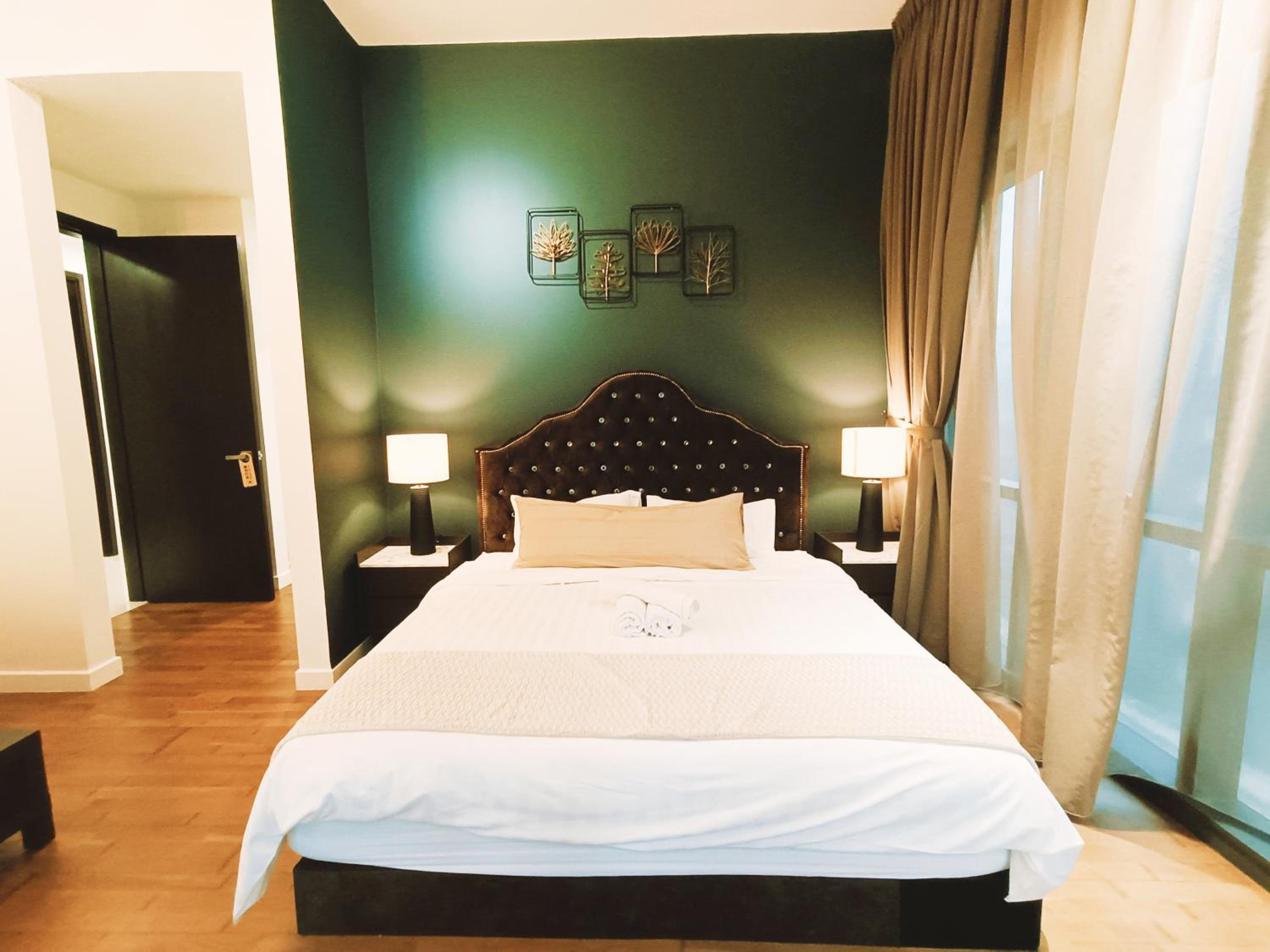 7 Kuala Lumpur City for 4 to 12 PAX of 4 BEDROOMS and 3 BATHROOMS near KLCC