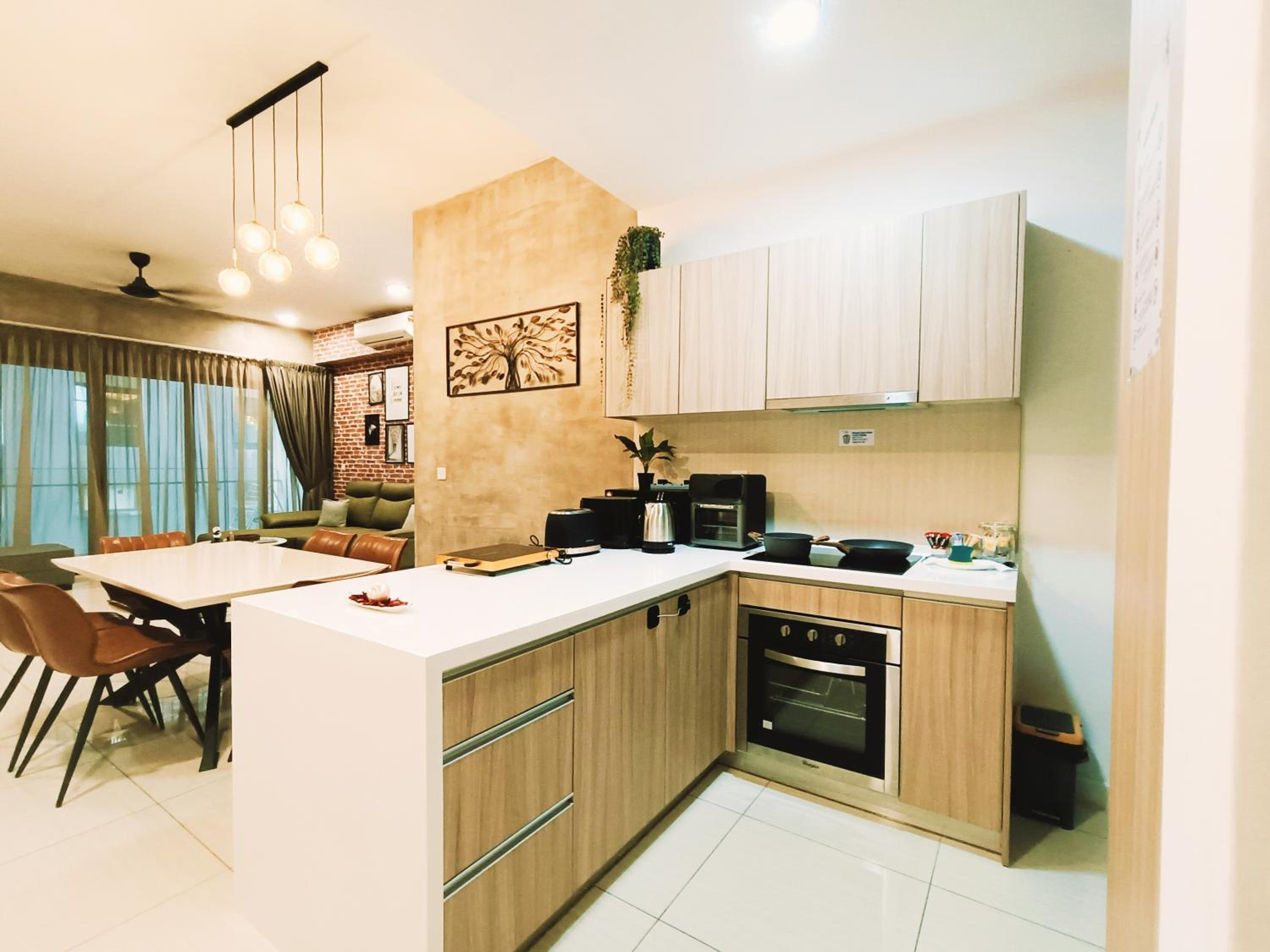 7 Kuala Lumpur City for 4 to 12 PAX of 4 BEDROOMS and 3 BATHROOMS near KLCC