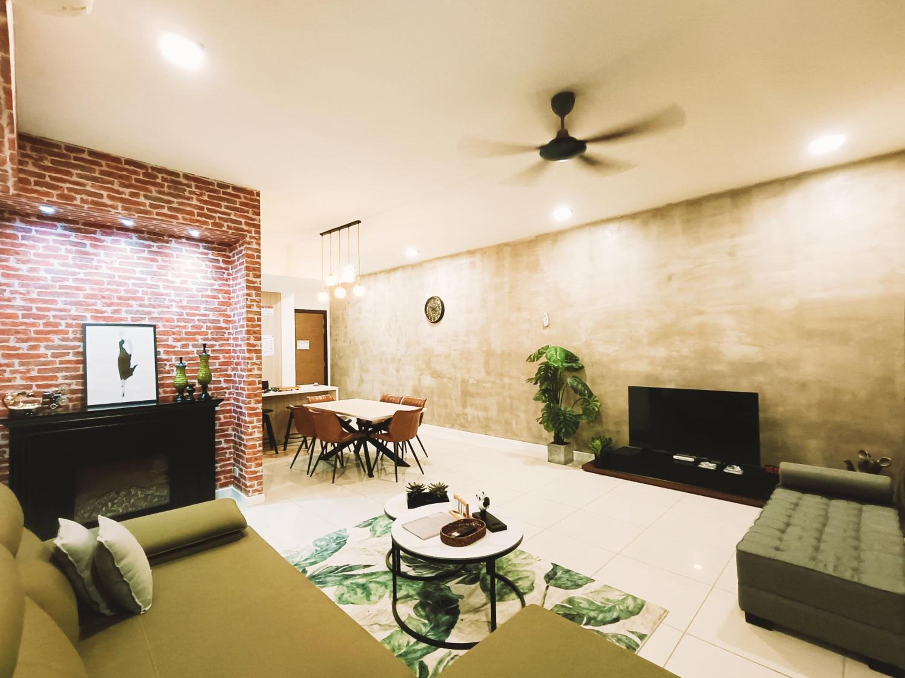 7 Kuala Lumpur City for 4 to 12 PAX of 4 BEDROOMS and 3 BATHROOMS near KLCC
