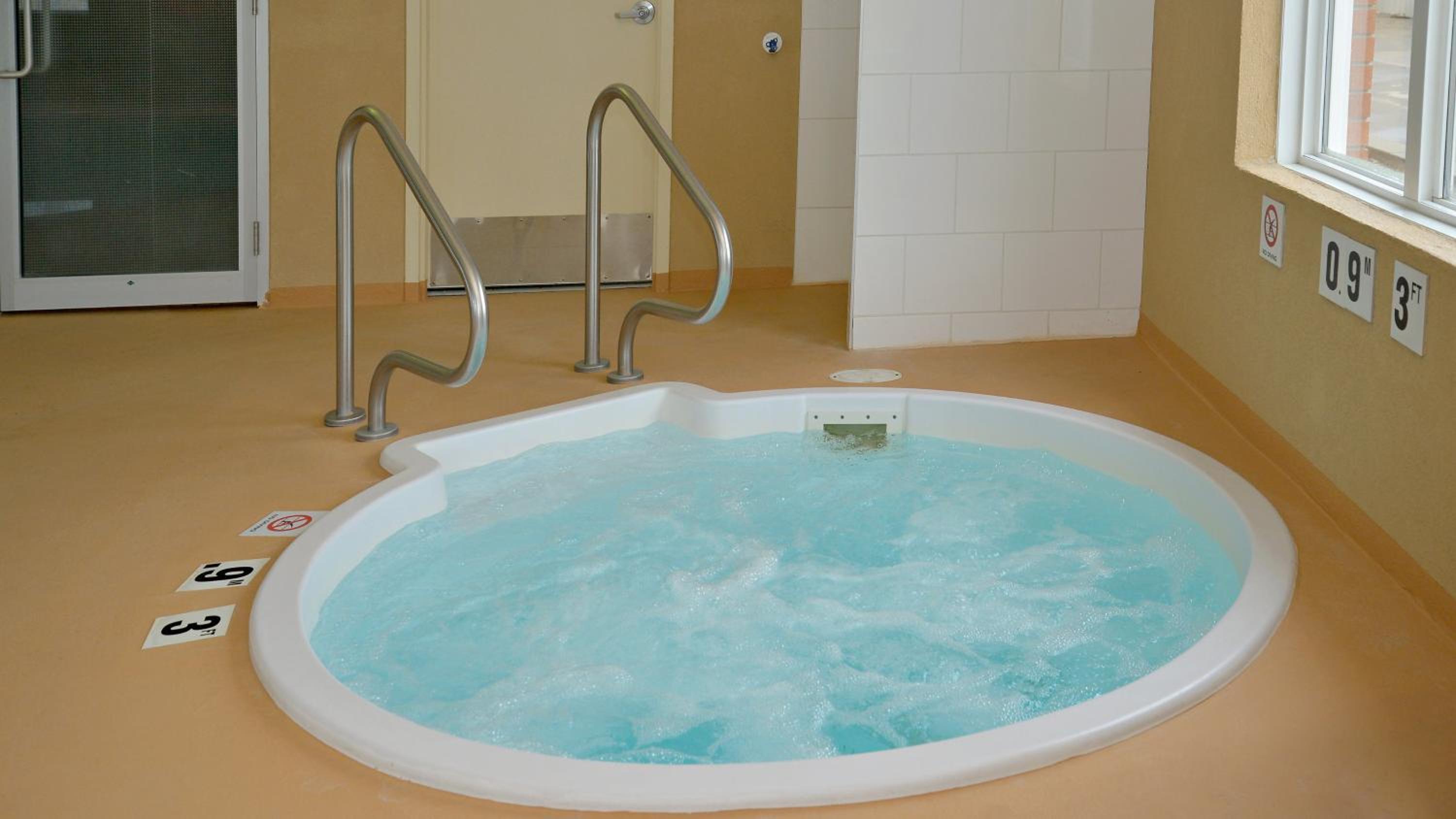 Edson Vacations - Holiday Inn Express Hotel  Suites Edson, an IHG Hotel - Property Image 2