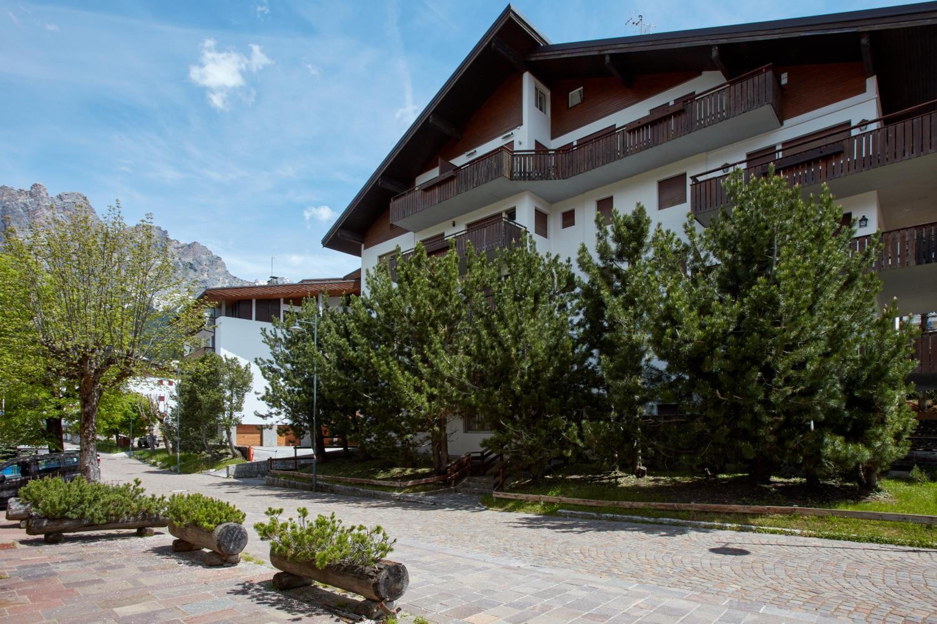 Lioda Castle view 2