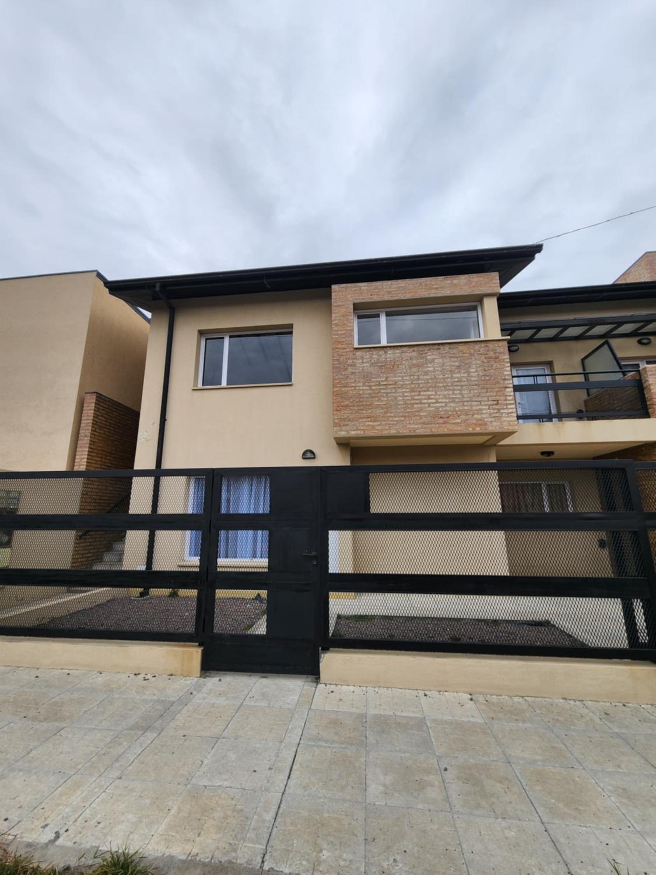 Complejo de Departamentos Lahuan - Image 1
