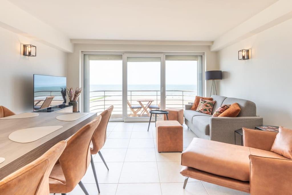 Beautiful apartment with Sea Views and parking
