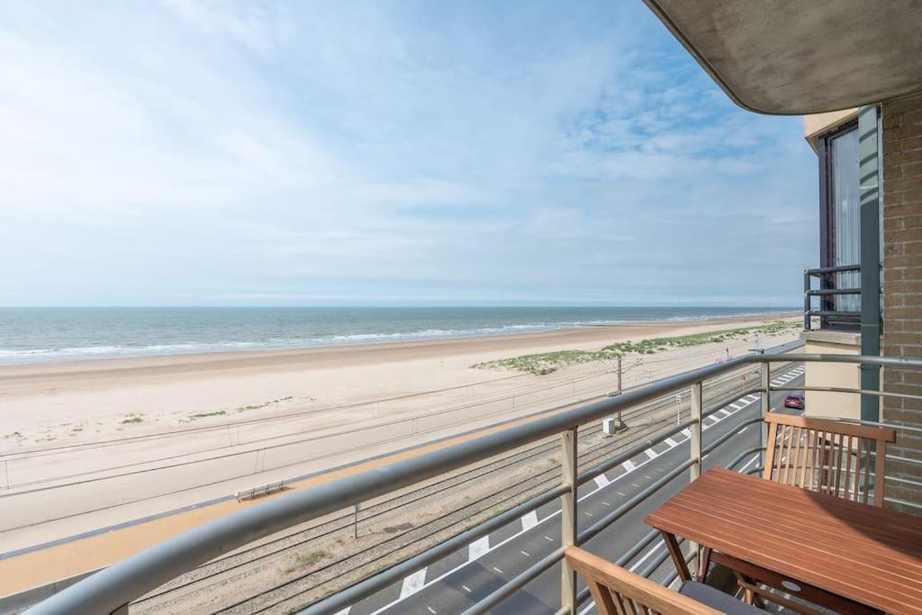 Beautiful apartment with Sea Views and parking