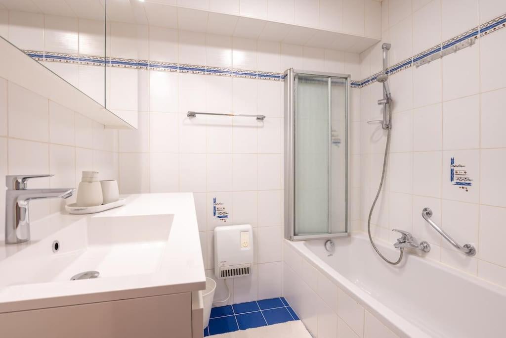 Beautiful apartment with Sea Views and parking